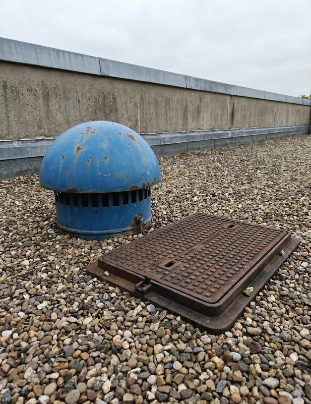 Blue roof attenuation with outlet detail